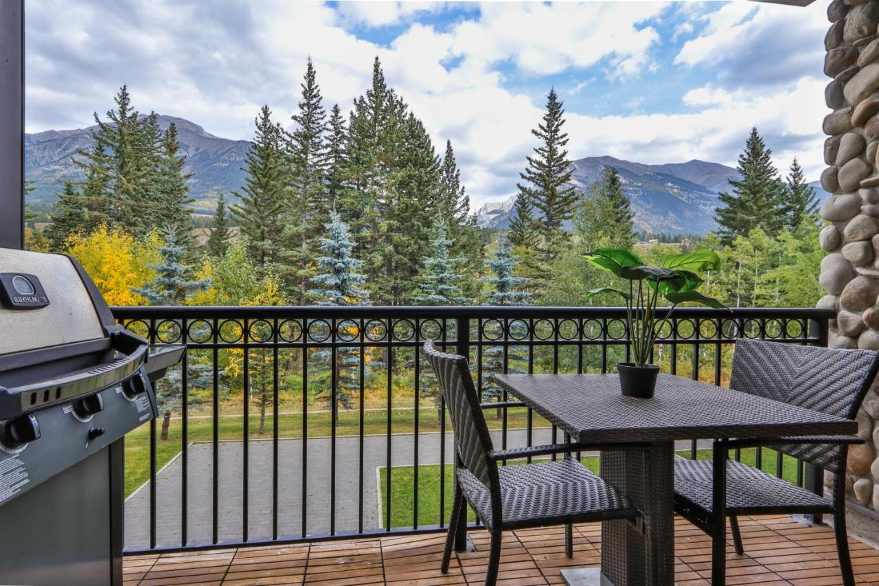 The Mountaineer By Instantsuites Pool & Hottub Канмор Экстерьер фото