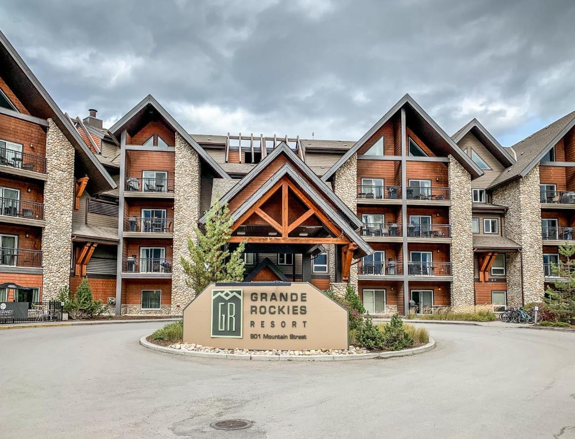 The Mountaineer By Instantsuites Pool & Hottub Канмор Экстерьер фото
