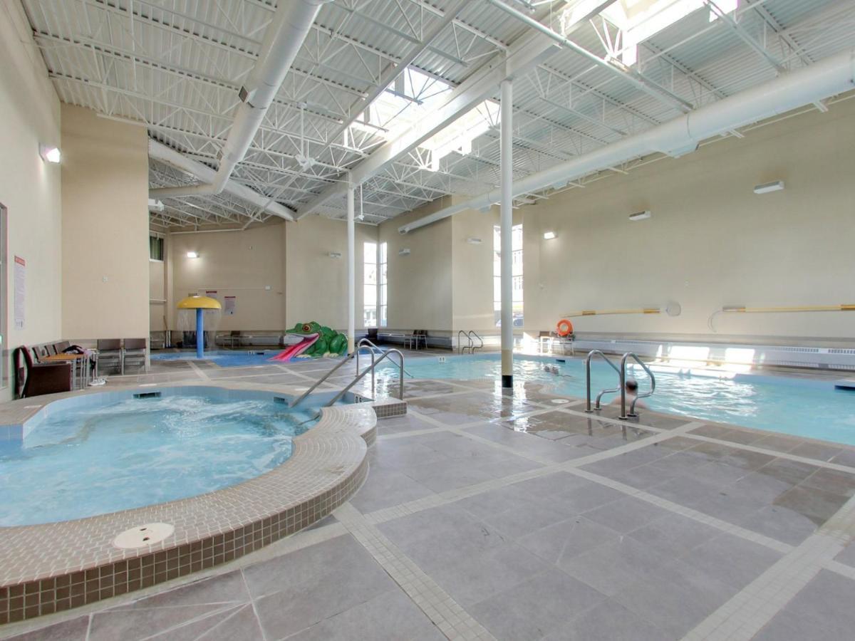 The Mountaineer By Instantsuites Pool & Hottub Канмор Экстерьер фото