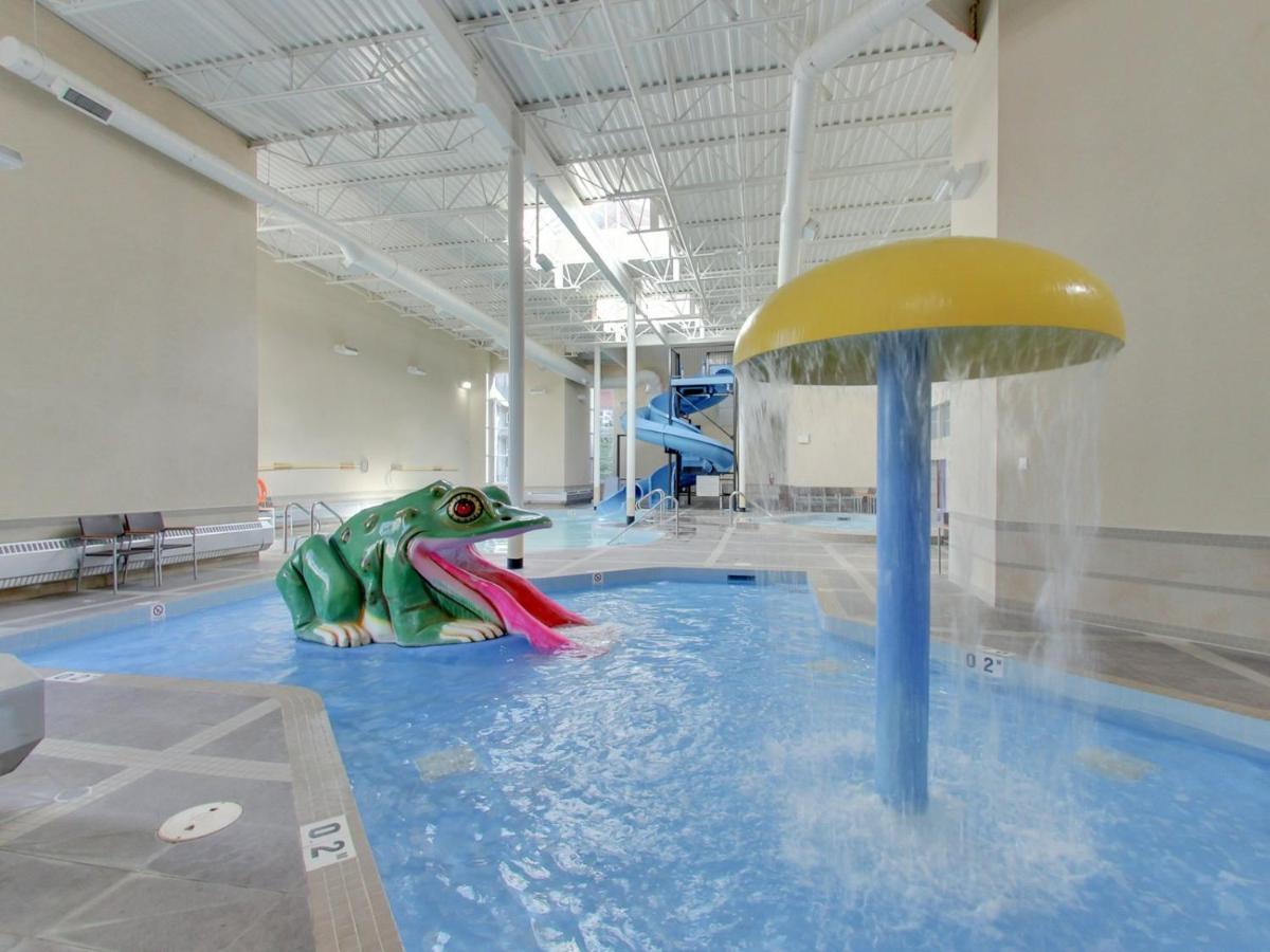 The Mountaineer By Instantsuites Pool & Hottub Канмор Экстерьер фото