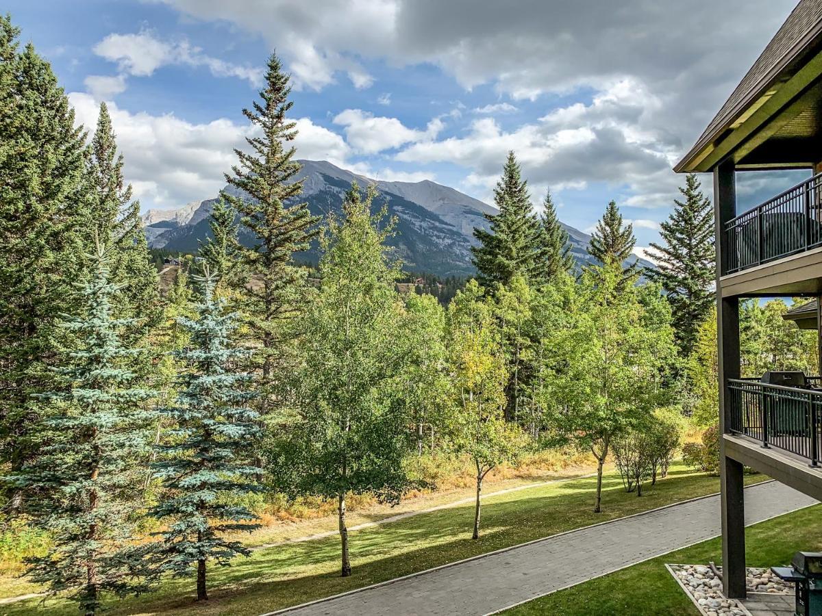 The Mountaineer By Instantsuites Pool & Hottub Канмор Экстерьер фото