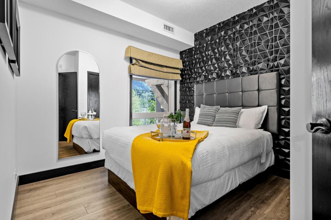 The Mountaineer By Instantsuites Pool & Hottub Канмор Экстерьер фото